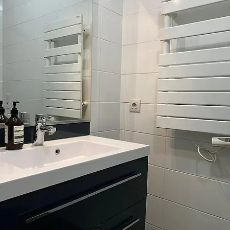 Spacious Studio 5 Min To Seine & M14 Rerc شقة باريس