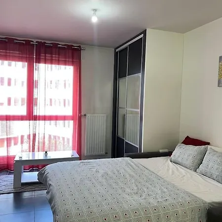 Spacious Studio 5 Min To Seine & M14 Rerc *