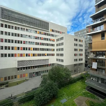 Spacious Studio 5 Min To Seine & M14 Rerc شقة *