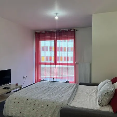 شقة Spacious Studio 5 Min To Seine & M14 Rerc
